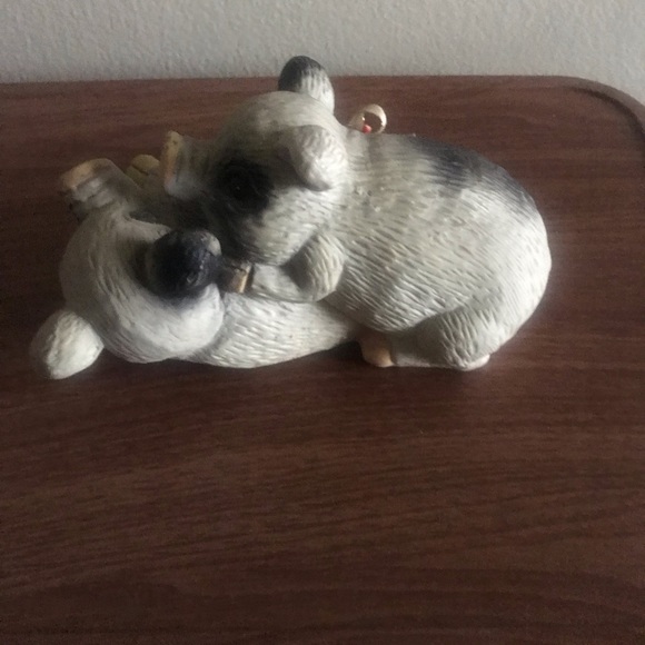 Pigs playing ceramic figurine - Picture 2 of 3